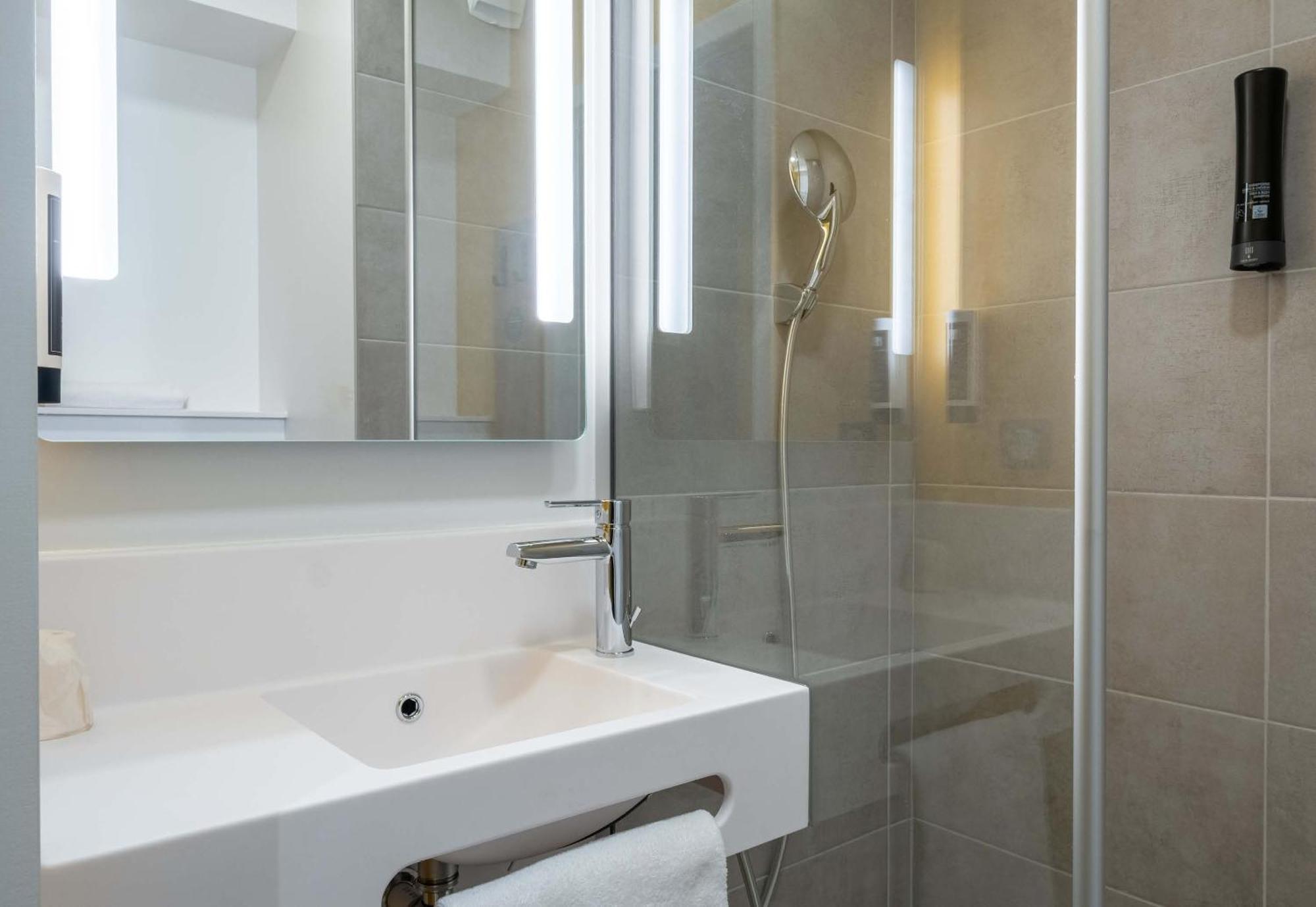 B&B Hotel Cluses Sud מראה חיצוני תמונה